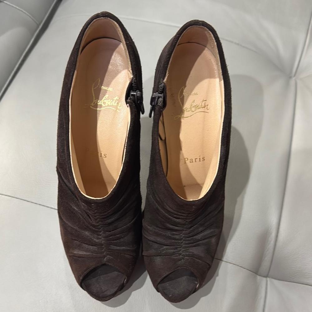 Christian Louboutin Black Heels Sophisticated Design